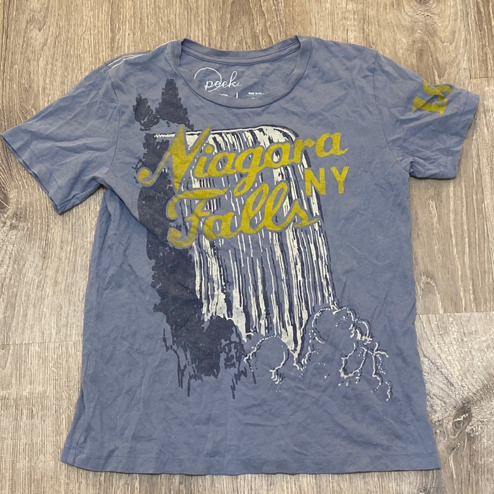 GRAPHIC TEE • SZ. 8 boys